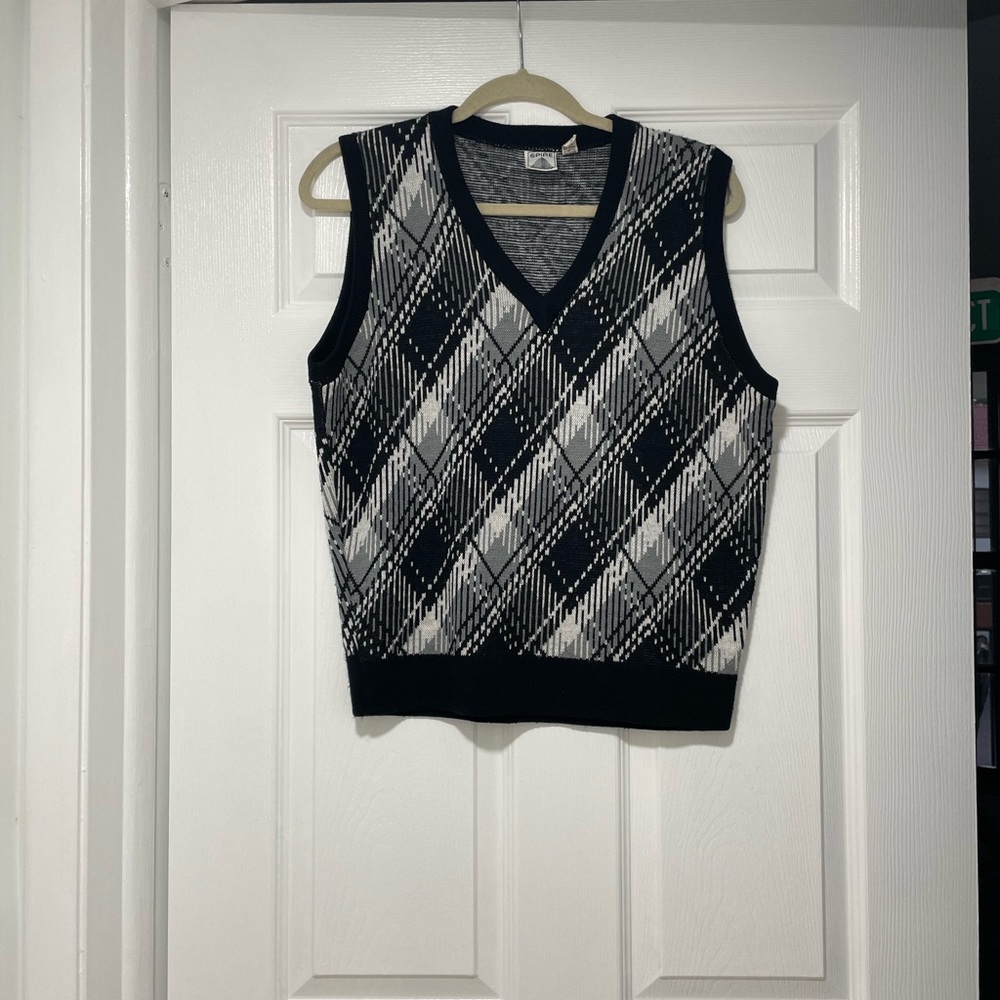 - Spire Unisex  sweater vest white, black and gray, size L, 100% Orlon